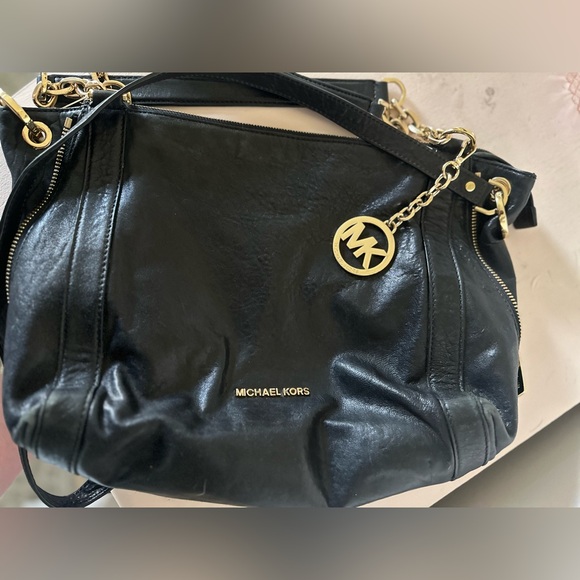 Michael Kors bag with gold details - Picture 7 of 11